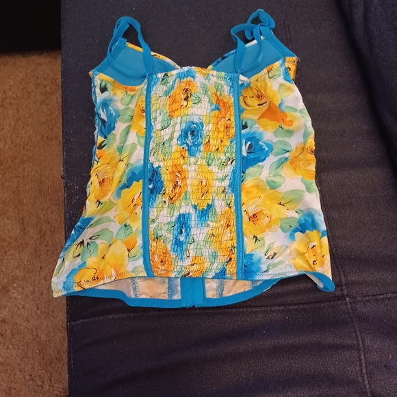 BUILT IN BRA TOP WITH SUPPORT EVERYWHERE - Picture 2 of 2